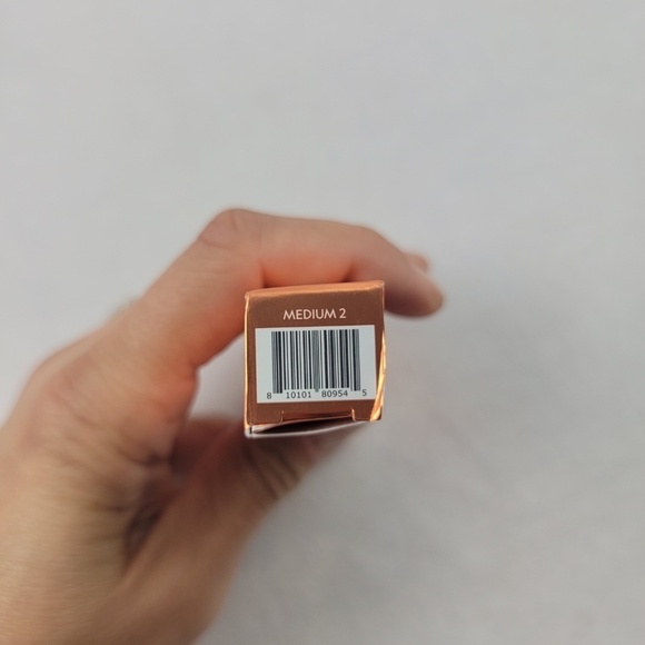 NIB yensa super serum silk concealer - medium 2 - Picture 5 of 7